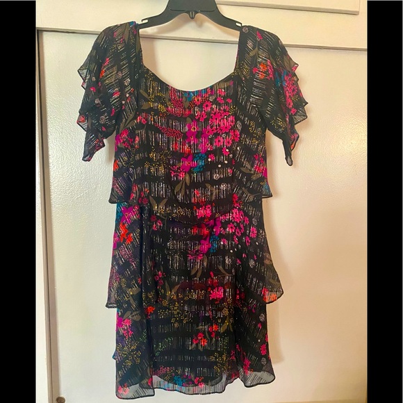 Trina Turk Cupcake Metallic off the shoulders,like new,beautiful silk dress - Picture 2 of 16